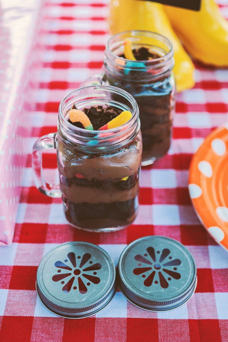 a peppa pig birthday party! more photos in the GREY MOSS journal! https://greymoss.com/kate-turns-four-a-peppa-pig-party