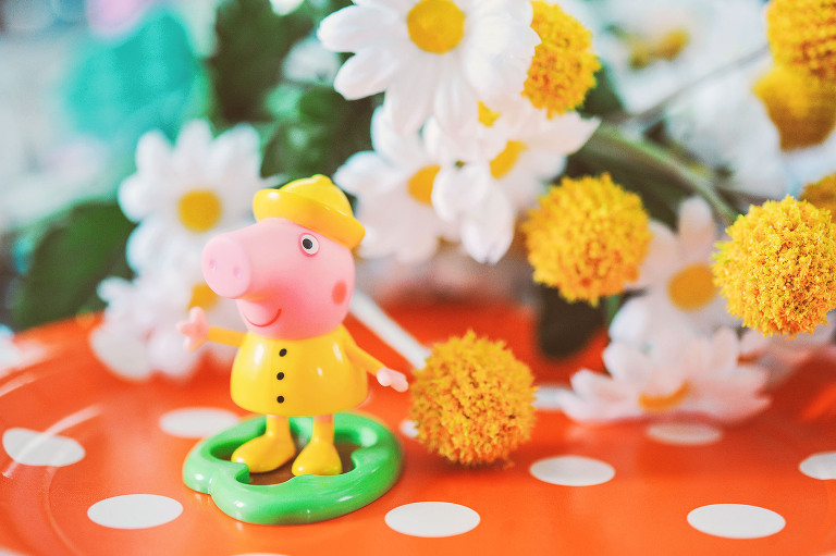 a peppa pig birthday party! more photos in the GREY MOSS journal! https://greymoss.com/kate-turns-four-a-peppa-pig-party