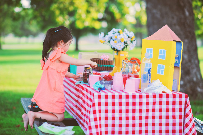 a peppa pig birthday party! more photos in the GREY MOSS journal! https://greymoss.com/kate-turns-four-a-peppa-pig-party