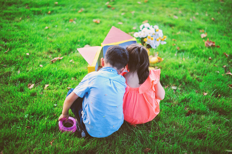 a peppa pig birthday party! more photos in the GREY MOSS journal! https://greymoss.com/kate-turns-four-a-peppa-pig-party