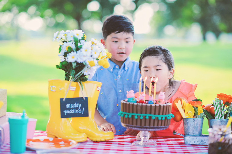a peppa pig birthday party! more photos in the GREY MOSS journal! https://greymoss.com/kate-turns-four-a-peppa-pig-party