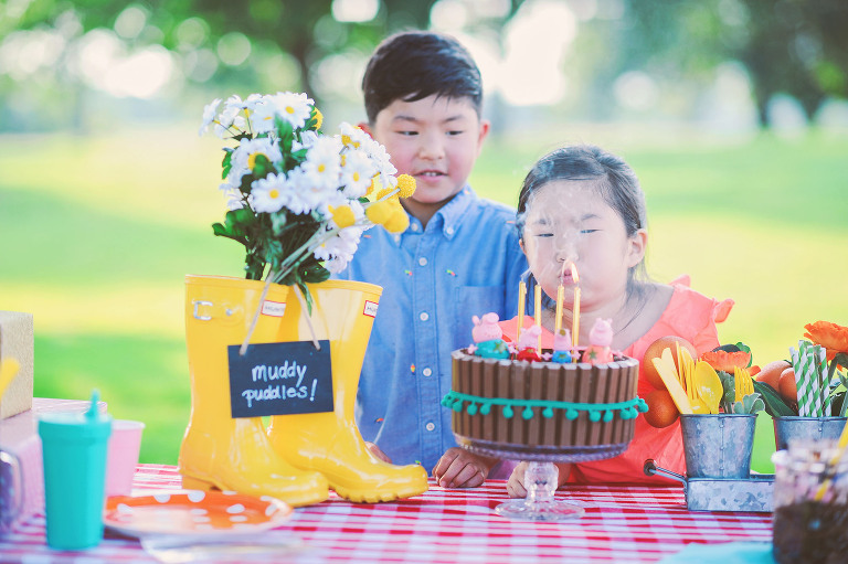 a peppa pig birthday party! more photos in the GREY MOSS journal! https://greymoss.com/kate-turns-four-a-peppa-pig-party