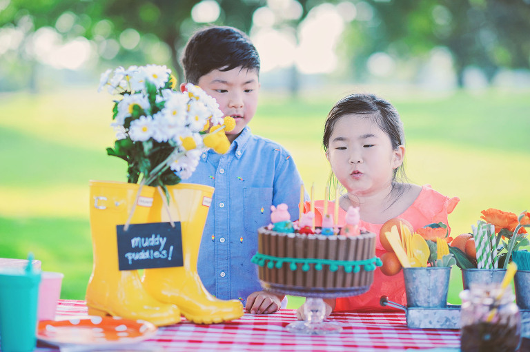 a peppa pig birthday party! more photos in the GREY MOSS journal! https://greymoss.com/kate-turns-four-a-peppa-pig-party