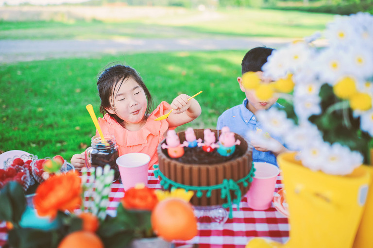 a peppa pig birthday party! more photos in the GREY MOSS journal! https://greymoss.com/kate-turns-four-a-peppa-pig-party