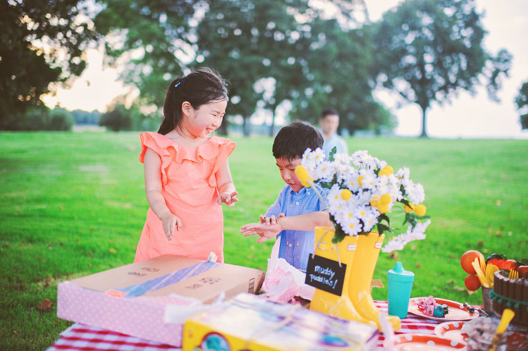 a peppa pig birthday party! more photos in the GREY MOSS journal! https://greymoss.com/kate-turns-four-a-peppa-pig-party