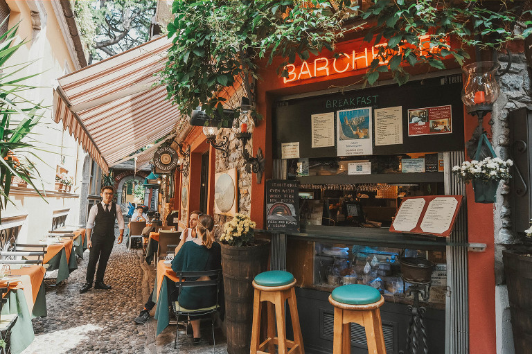 lake como, italy! more photos in the GREY MOSS journal! https://greymoss.com/weekend-at-lake-como-italy-a-leisurely-stroll-lunch