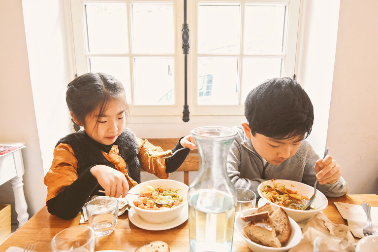 autumn in paris: lunch at la maison rose! more photos in our travel journal! https://greymoss.com/autumn-in-paris-…h-at-la-maison-rose