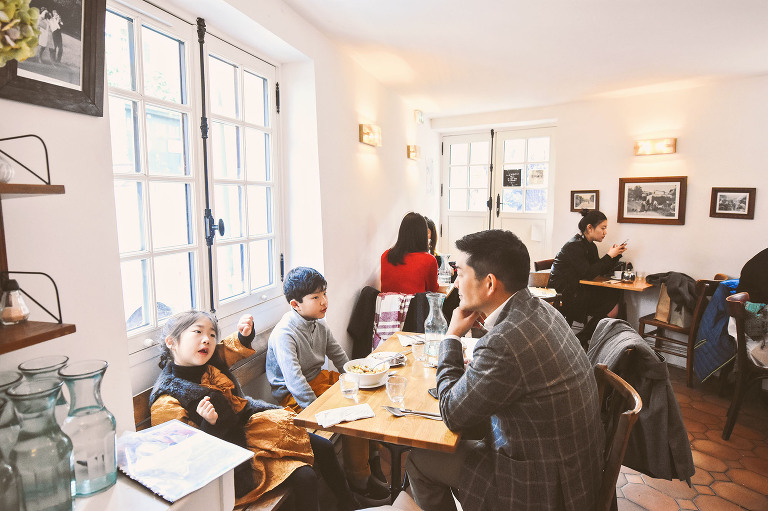 autumn in paris: lunch at la maison rose! more photos in our travel journal! https://greymoss.com/autumn-in-paris-…h-at-la-maison-rose