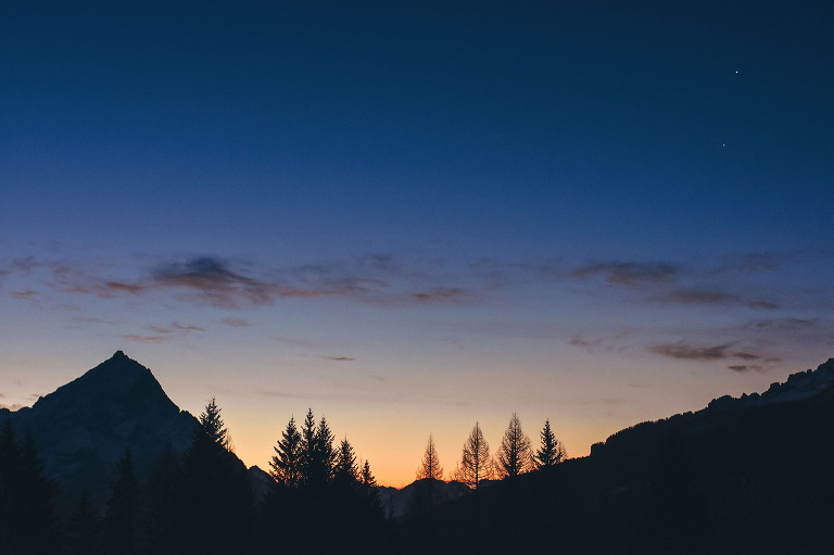 weekend ski trip to cortina d’ampezzo, ITALY! more photos in the journal! https://greymoss.com/cortina-italy-su…sunrise-sledding