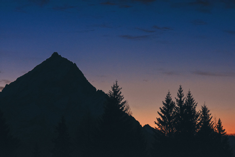 weekend ski trip to cortina d’ampezzo, ITALY! more photos in the journal! https://greymoss.com/cortina-italy-su…sunrise-sledding