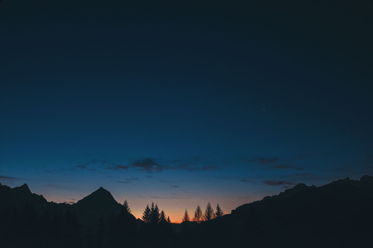 weekend ski trip to cortina d’ampezzo, ITALY! more photos in the journal! https://greymoss.com/cortina-italy-su…sunrise-sledding