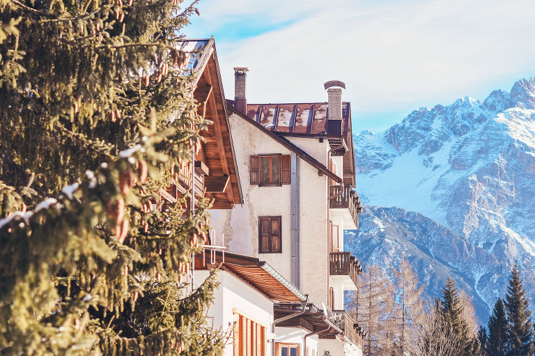weekend ski trip to cortina d’ampezzo, ITALY! more photos in the journal! https://greymoss.com/cortina-italy-su…sunrise-sledding