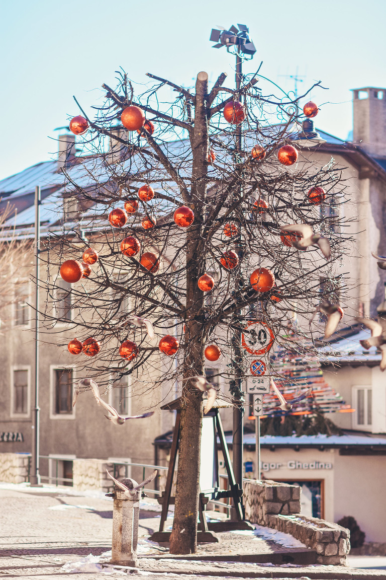 weekend ski trip to cortina d’ampezzo, ITALY! more photos in the journal! https://greymoss.com/cortina-italy-an-afternoon-walk-through-its-picturesque-town