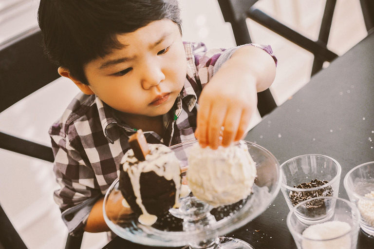 make these fun + easy pumpkin muffins! more photos in the GREY MOSS journal! https://greymoss.com/glittery-pumpkin-muffins
