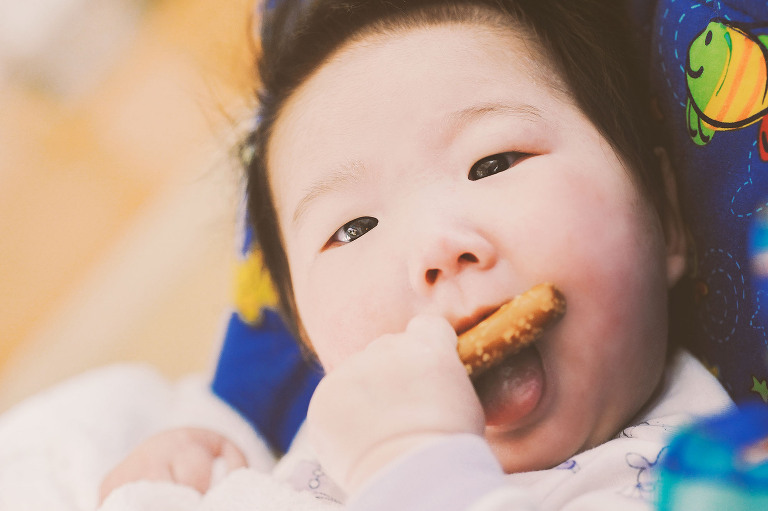 make these fun + easy pumpkin muffins! more photos in the GREY MOSS journal! https://greymoss.com/glittery-pumpkin-muffins