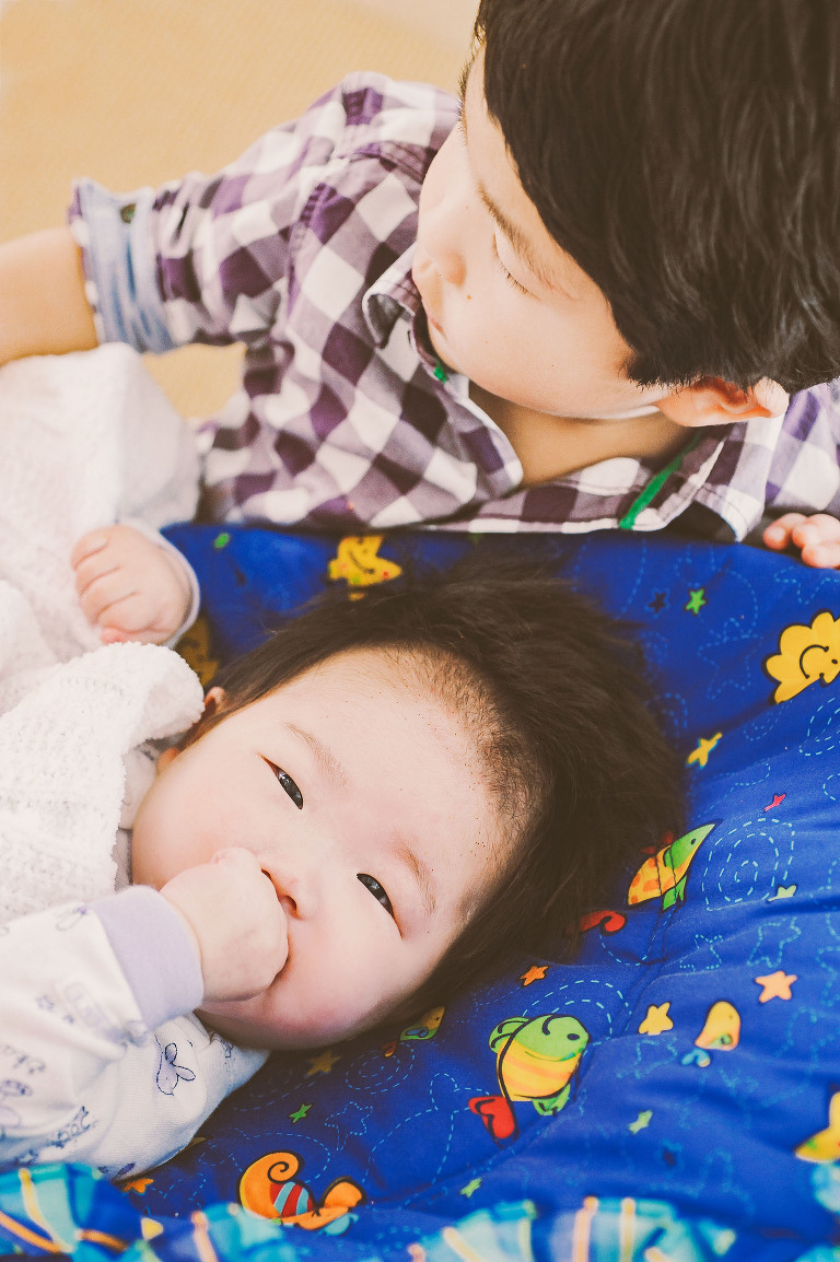 make these fun + easy pumpkin muffins! more photos in the GREY MOSS journal! https://greymoss.com/glittery-pumpkin-muffins