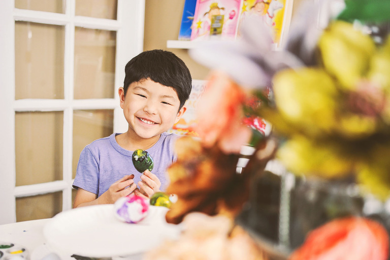 painting easter eggs with kids! more photos in the journal! https://greymoss.com/painting-easter-eggs-with-kids/