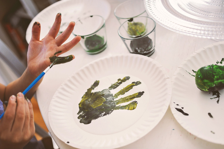 painting easter eggs with kids! more photos in the journal! https://greymoss.com/painting-easter-eggs-with-kids/