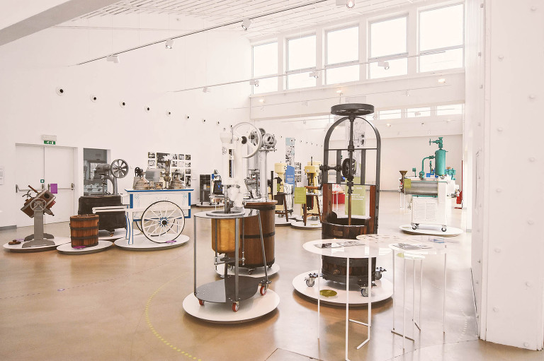 Making GELATOS in Bologna, Italy! More photos in the GREY MOSS journal! https://greymoss.com/making-gelato-in-bologna-italy