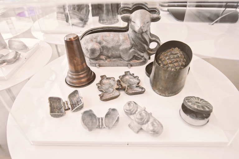 Making GELATOS in Bologna, Italy! More photos in the GREY MOSS journal! https://greymoss.com/making-gelato-in-bologna-italy