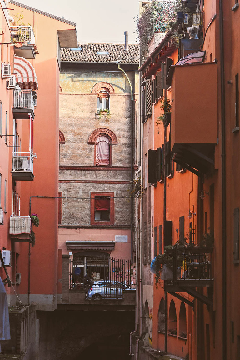 Eating bolognese pasta + visiting charming canals in Bologna, Italy! More photos: https://greymoss.com/bolognese-pasta-canals-in-bologna-italy/