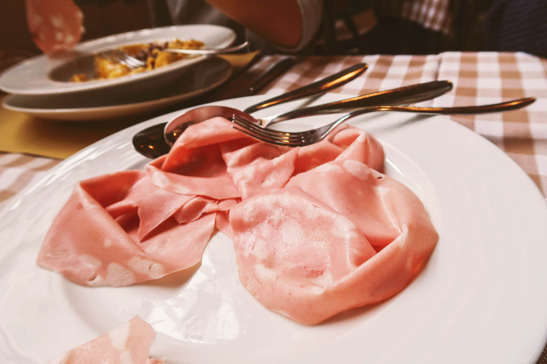 Eating bolognese pasta + visiting charming canals in Bologna, Italy! More photos: https://greymoss.com/bolognese-pasta-canals-in-bologna-italy/