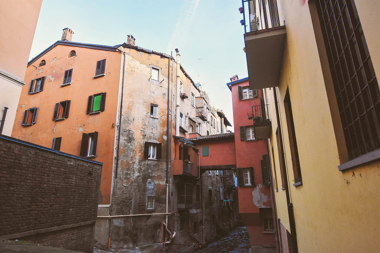 Eating bolognese pasta + visiting charming canals in Bologna, Italy! More photos: https://greymoss.com/bolognese-pasta-canals-in-bologna-italy/