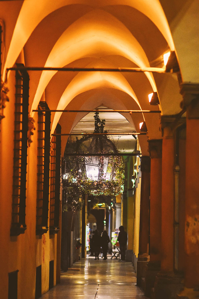 Eating bolognese pasta + visiting charming canals in Bologna, Italy! More photos: https://greymoss.com/bolognese-pasta-canals-in-bologna-italy/