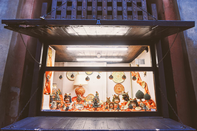 Eating bolognese pasta + visiting charming canals in Bologna, Italy! More photos: https://greymoss.com/bolognese-pasta-canals-in-bologna-italy/