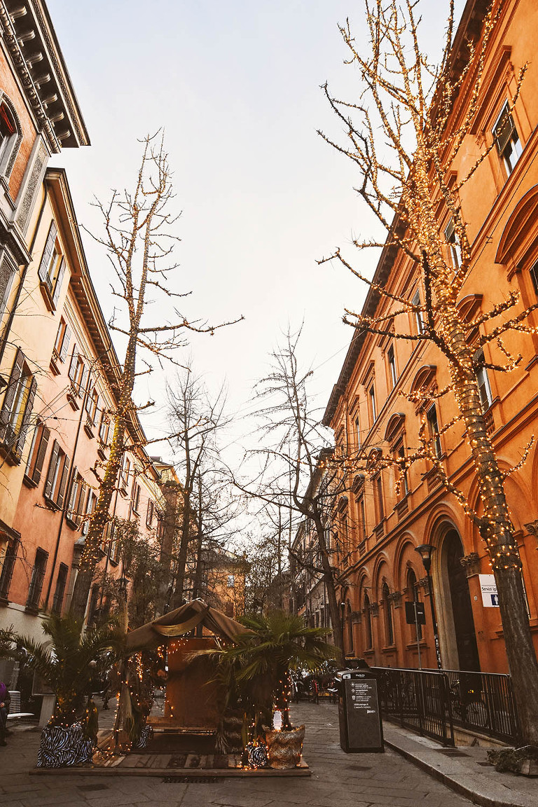 Eating bolognese pasta + visiting charming canals in Bologna, Italy! More photos: https://greymoss.com/bolognese-pasta-canals-in-bologna-italy/