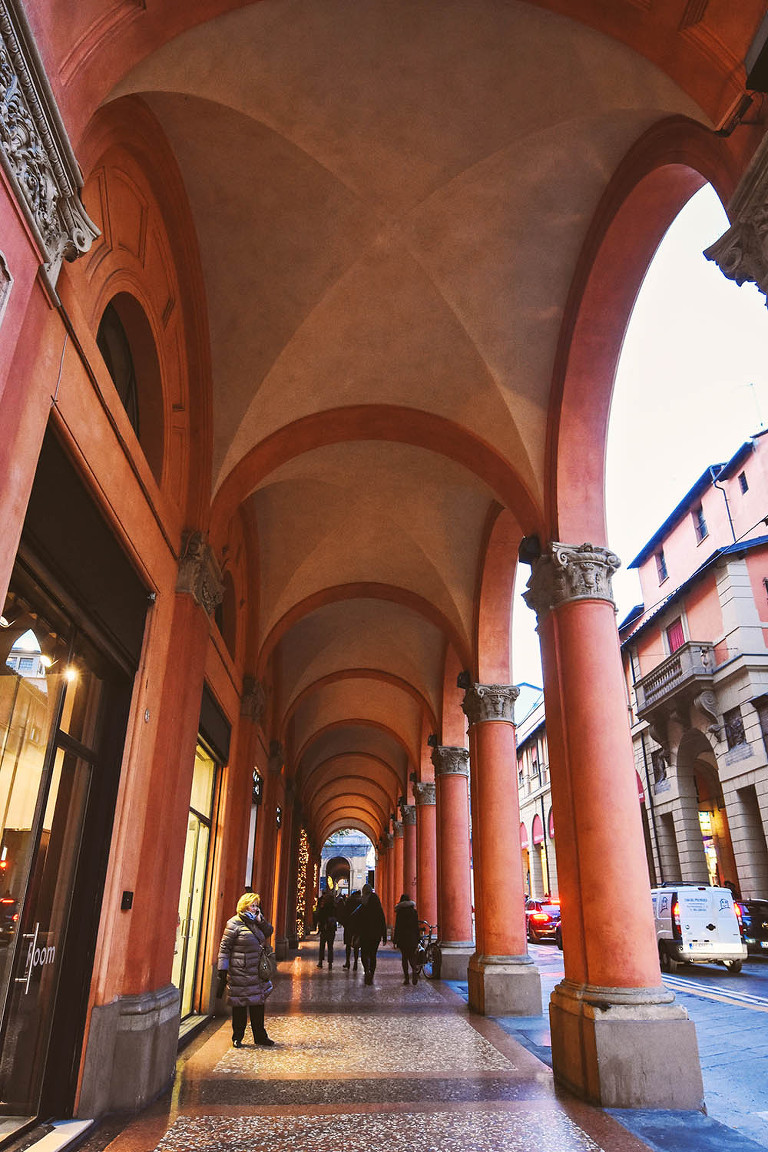Eating bolognese pasta + visiting charming canals in Bologna, Italy! More photos: https://greymoss.com/bolognese-pasta-canals-in-bologna-italy/