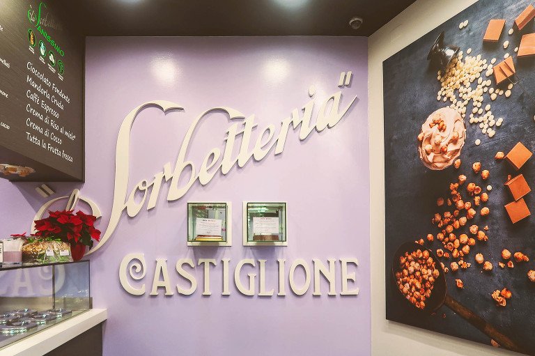 Eating bolognese pasta + visiting charming canals in Bologna, Italy! More photos: https://greymoss.com/bolognese-pasta-canals-in-bologna-italy/