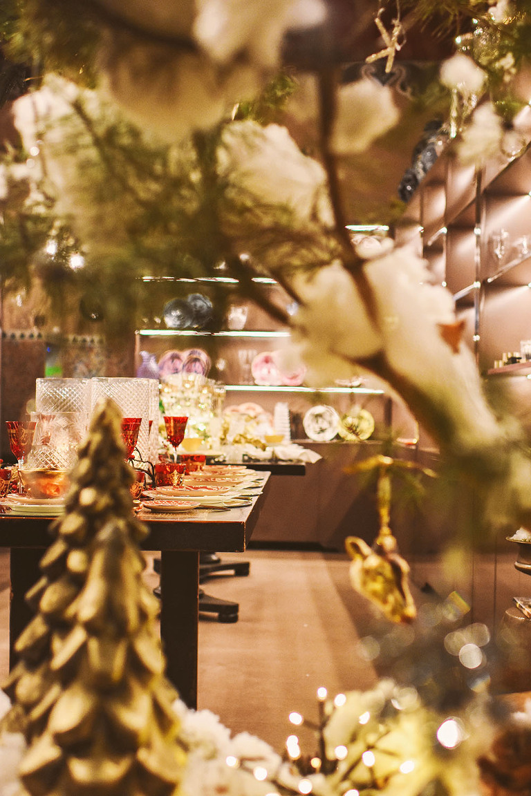 Eating bolognese pasta + visiting charming canals in Bologna, Italy! More photos: https://greymoss.com/bolognese-pasta-canals-in-bologna-italy/