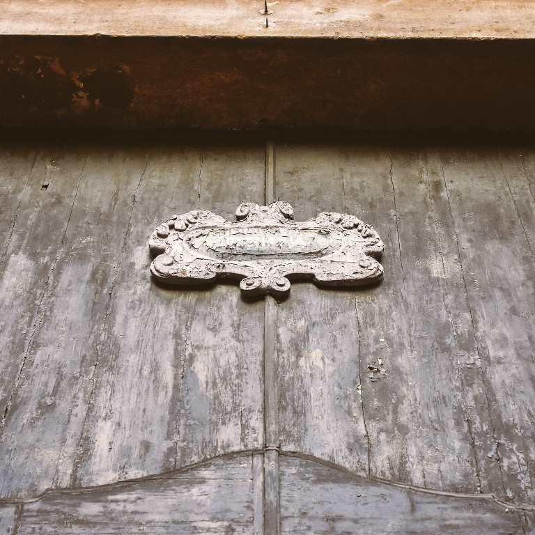 Eating bolognese pasta + visiting charming canals in Bologna, Italy! More photos: https://greymoss.com/bolognese-pasta-canals-in-bologna-italy/