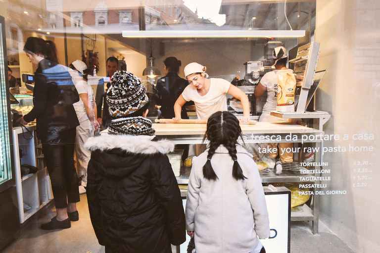 Eating bolognese pasta + visiting charming canals in Bologna, Italy! More photos: https://greymoss.com/bolognese-pasta-canals-in-bologna-italy/