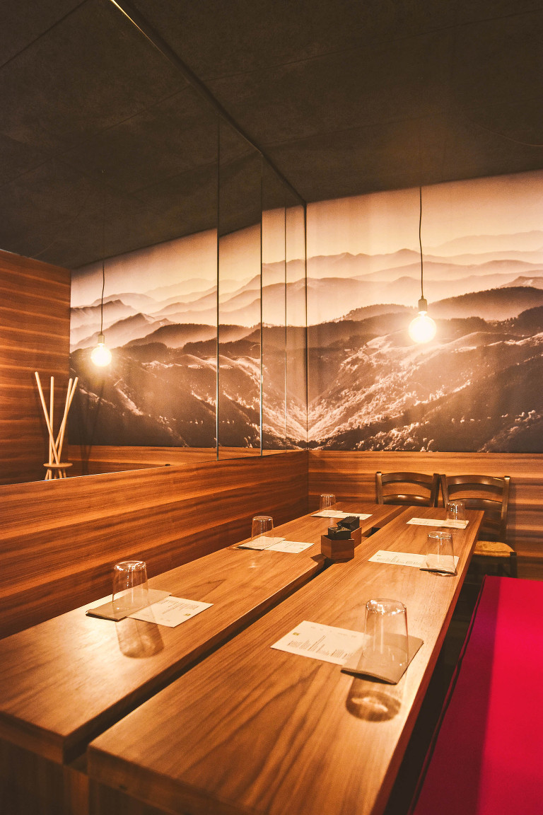 a date at this beautiful little italian chapel! see more at https://greymoss.com/read