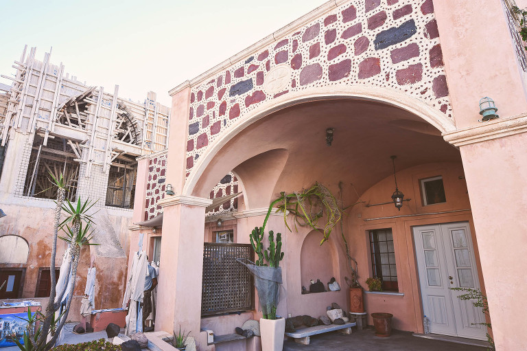 sunset dinner in santorini, greece! more photos in the journal: https://greymoss.com/santorini-greece-arrival-spectacular-sunset/ 