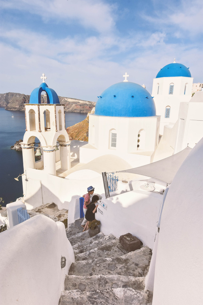 sunset dinner in santorini, greece! more photos in the journal: https://greymoss.com/santorini-greece-arrival-spectacular-sunset/ 