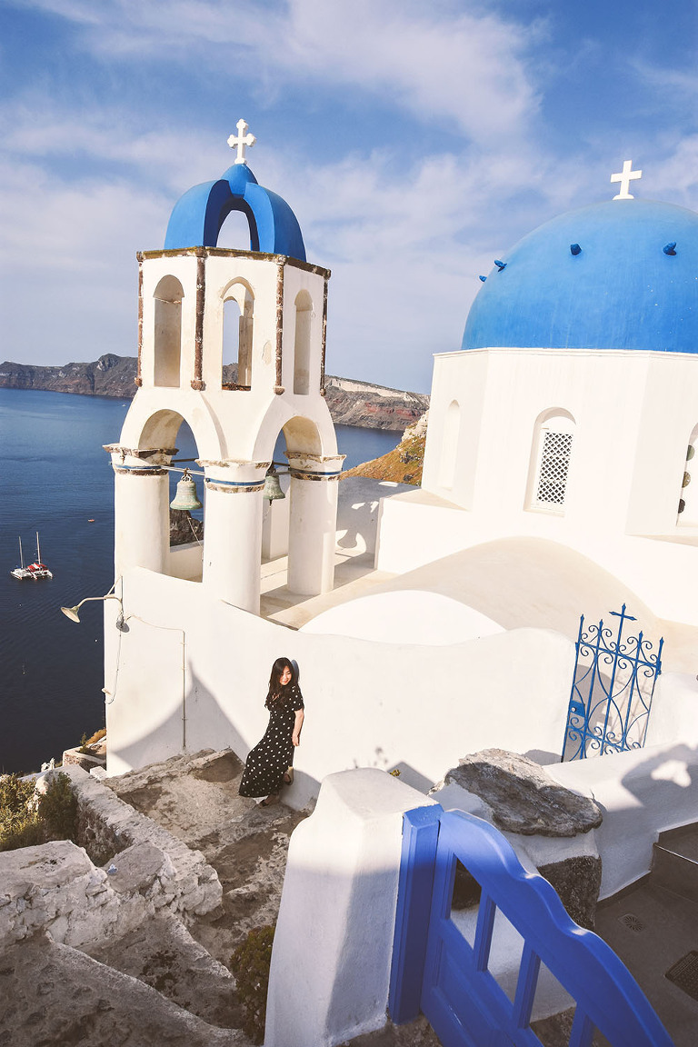 sunset dinner in santorini, greece! more photos in the journal: https://greymoss.com/santorini-greece-arrival-spectacular-sunset/ 